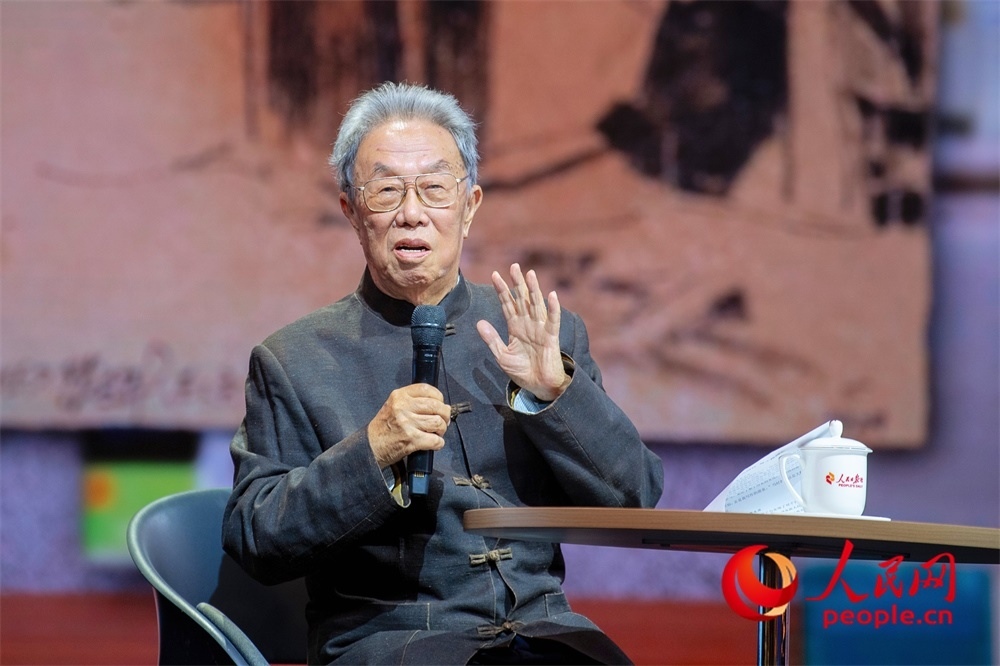 王蒙以《與時代同行 與人民同心》為題演講。人民網(wǎng)記者 翁奇羽攝
