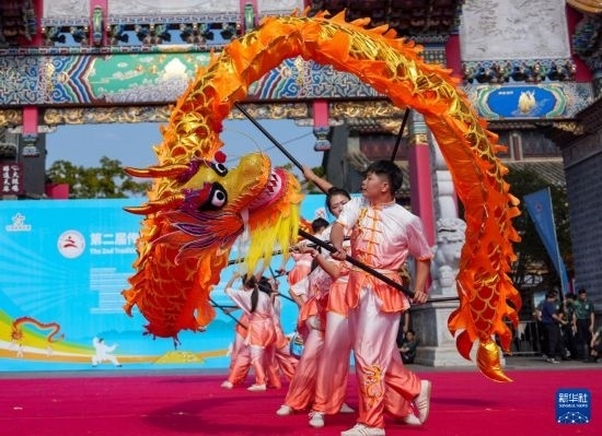 10月19日，廣州體育學(xué)院龍獅隊(duì)在傳統(tǒng)舞龍項(xiàng)目中比賽，最終他們獲得該項(xiàng)目金獎(jiǎng)。