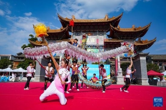 10月19日，四川師范大學(xué)舞龍隊(duì)在傳統(tǒng)舞龍項(xiàng)目中比賽，最終他們獲得該項(xiàng)目銀獎(jiǎng)。
