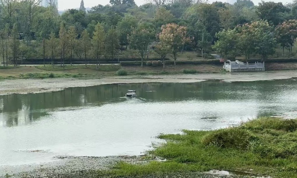 浙江湖州安吉縣滸溪幸福河湖景色宜人。人民網(wǎng)記者 申佳平攝
