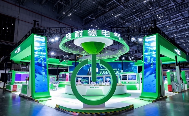 2023年，施耐德電氣在第六屆中國國際進口博覽會現(xiàn)場。施耐德電氣供圖