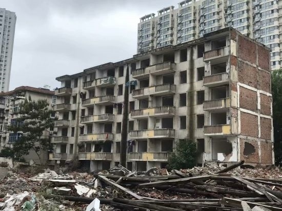 圖為拆遷中的合肥儀表廠宿舍。 合肥市蕪湖路街道 提供