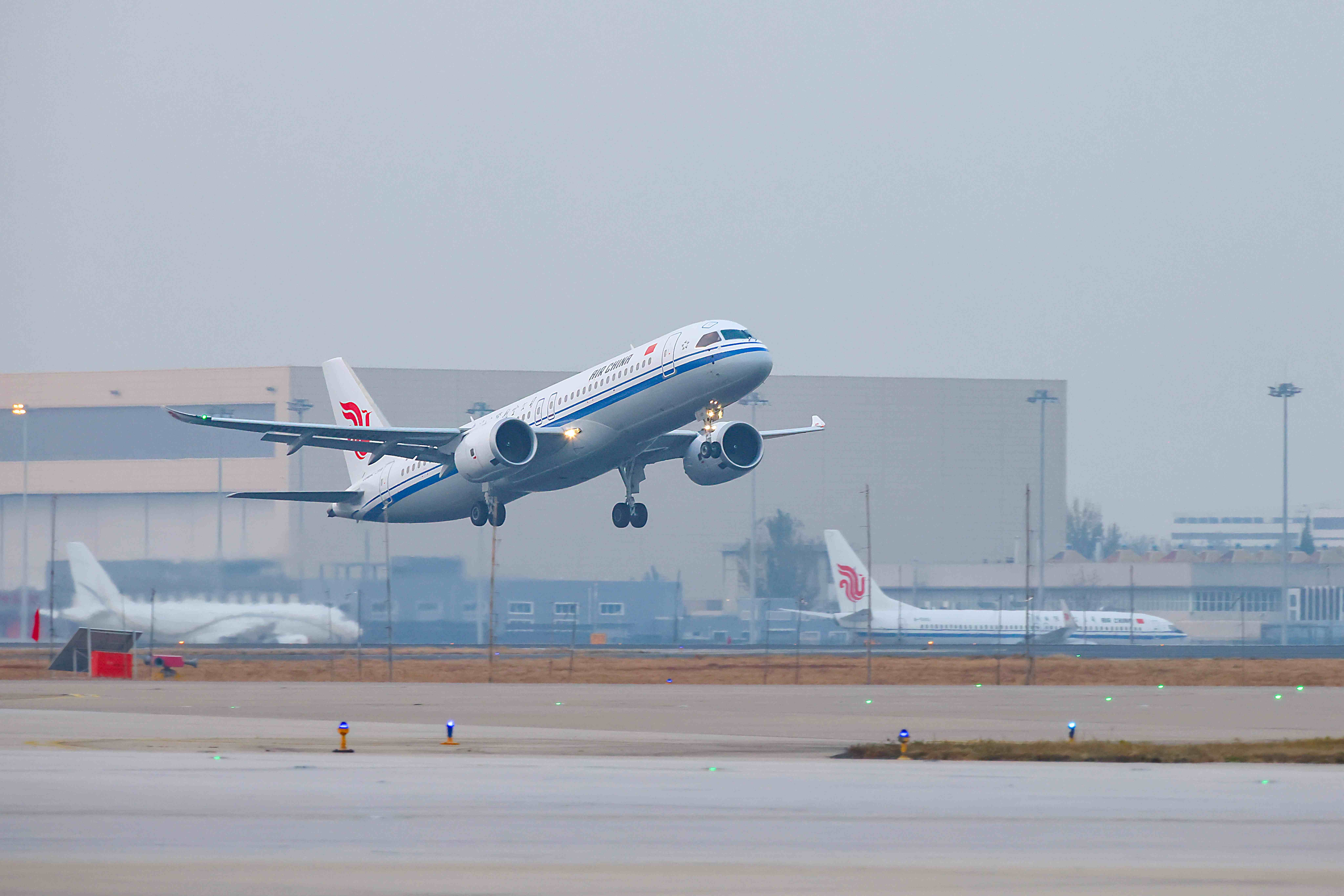 飛機從北京首都國際機場起飛，航向澳門。受訪方供圖