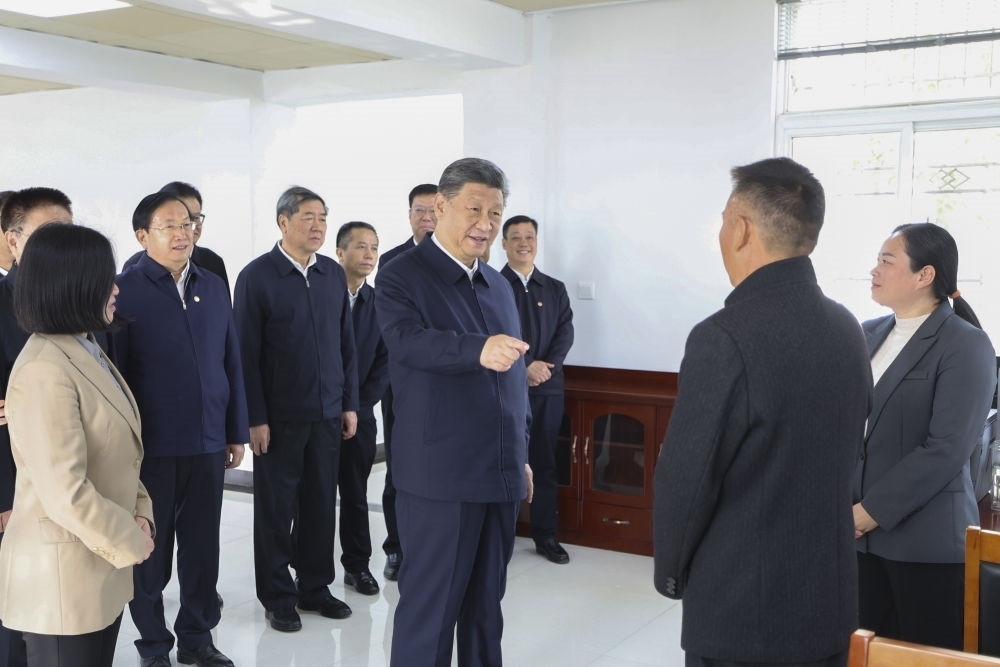 2024年11月5日，習(xí)近平在湖北省咸寧市嘉魚縣潘家灣鎮(zhèn)四邑村黨群服務(wù)中心考察。習(xí)近平指出：“要持續(xù)為基層減負，讓基層干部能夠用更多時間和精力來服務(wù)群眾?！? width=