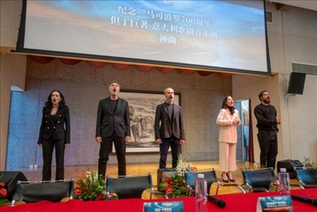發(fā)布會(huì)現(xiàn)場(chǎng)，主創(chuàng)表演音樂(lè)劇片段。主辦方供圖