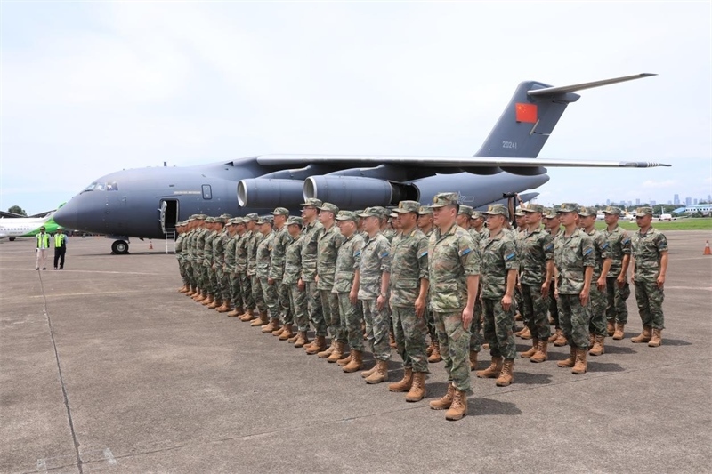 中方參演部隊搭乘運—20運輸機飛抵印尼國民軍空軍哈利姆機場。 龔勝祥攝