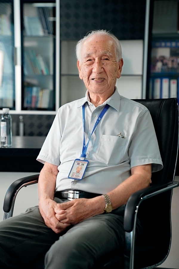 2024年8月，佐佐木俊一在深圳接受本刊記者采訪。