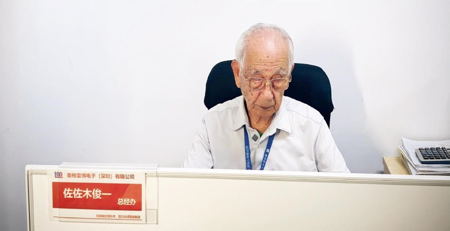 佐佐木俊一在工位上工作。（本刊記者 馮璐／攝）