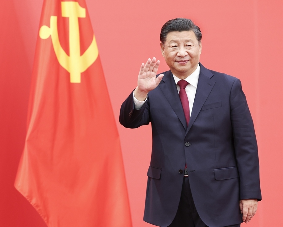 2022年10月23日，習(xí)近平在北京人民大會(huì)堂同采訪中共二十大的中外記者親切見面。