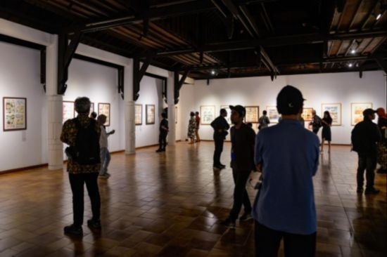 觀眾參觀“東盟-中國人文交流年”漫畫大賽展覽。記者 徐欽 攝