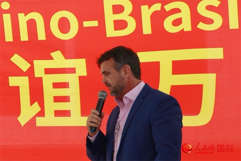 里約州國家環(huán)境研究所所長雷納托·若爾當(dāng)在捐贈活動上致辭。人民網(wǎng)記者 陳海琪攝