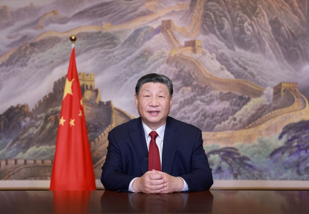 新年前夕，國家主席習(xí)近平通過中央廣播電視總臺和互聯(lián)網(wǎng)，發(fā)表二〇二五年新年賀詞。新華社記者 鞠鵬 攝