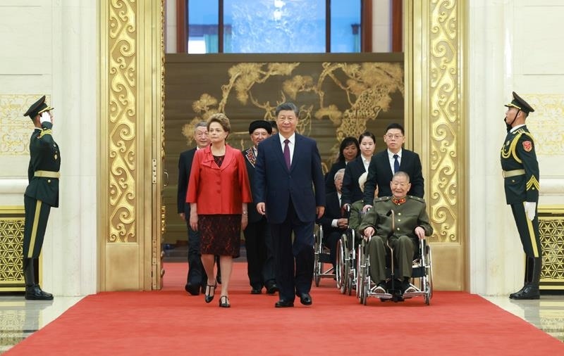 △2024年9月29日，中華人民共和國國家勛章和國家榮譽稱號頒授儀式在北京人民大會堂金色大廳隆重舉行。習近平總書記同國家勛章和國家榮譽稱號獲得者一同步入會場。