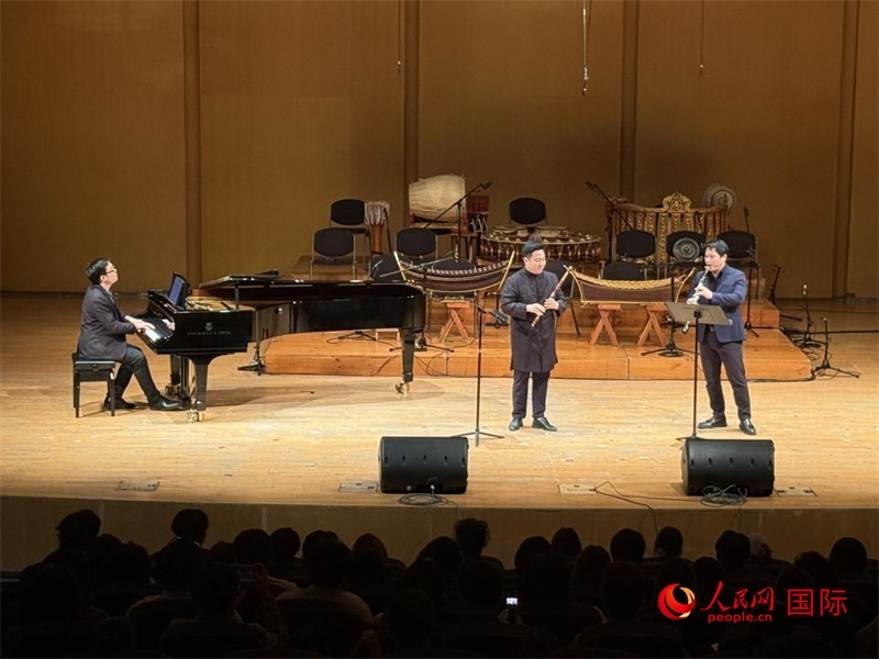 來自泰國東方大學(xué)的音樂家在演奏《敦煌印象》。人民網(wǎng)記者 張矜若攝