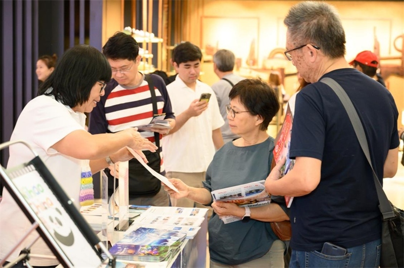 當?shù)鼐用褡稍冎袊┞糜雾椖??；顒又鬓k方供圖