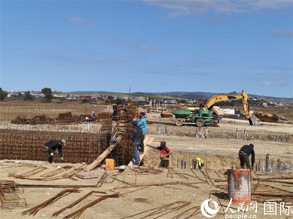 科技城內(nèi)，一些工廠正在緊鑼密鼓地建設(shè)之中。人民網(wǎng)記者 黃培昭攝