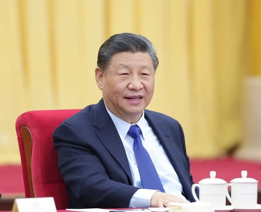 2024年3月6日，習(xí)近平看望參加全國(guó)政協(xié)十四屆二次會(huì)議的民革、科技界、環(huán)境資源界委員，并參加聯(lián)組會(huì)，聽(tīng)取意見(jiàn)和建議。新華社發(fā)（盛佳鵬攝）