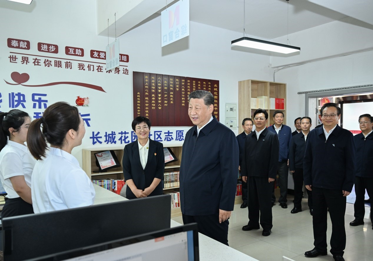 2024年6月19日，習(xí)近平總書記來到寧夏銀川市金鳳區(qū)長城花園社區(qū)考察。
