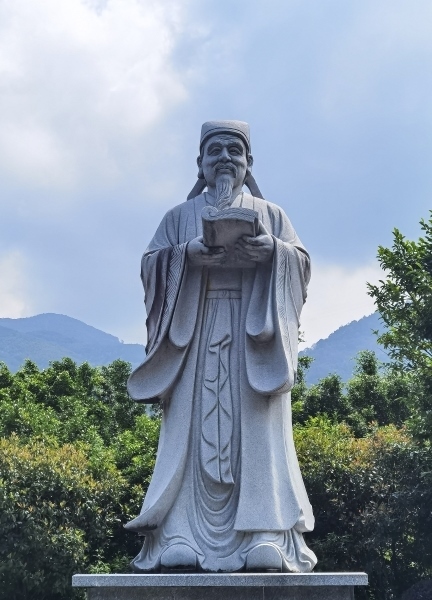 位于南平的朱熹石雕塑像。圖片來源：視覺中國