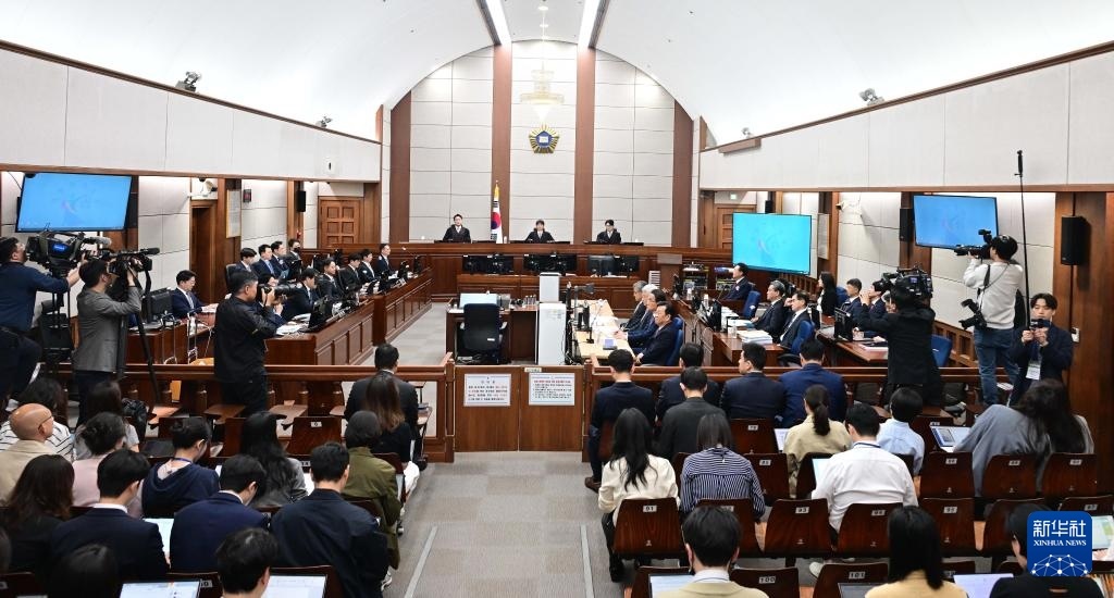這是4月21日拍攝的韓國首爾中央地方法院庭審現(xiàn)場。新華社/紐西斯通訊社