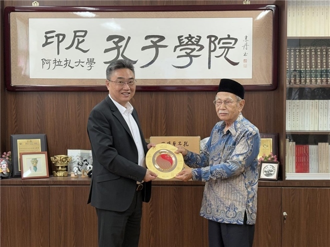 雙方交換禮物?；顒?dòng)主辦方供圖