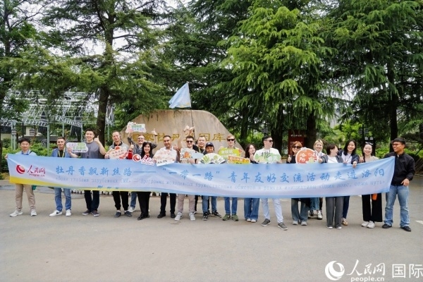 4月21日，人民網(wǎng)“一帶一路”青年友好交流活動(dòng)走進(jìn)洛陽(yáng)。人民網(wǎng)記者 魯揚(yáng)攝