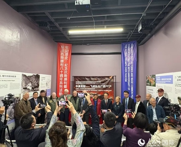 “中美友好——飛虎隊在廣西”圖片展開幕式現(xiàn)場。人民網(wǎng)記者 鄧圩攝