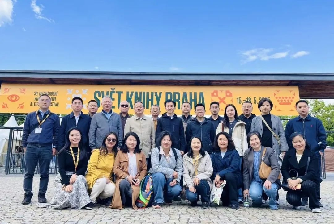 中國出版界代表團(tuán)合影。圖片均由國圖集團(tuán)供圖