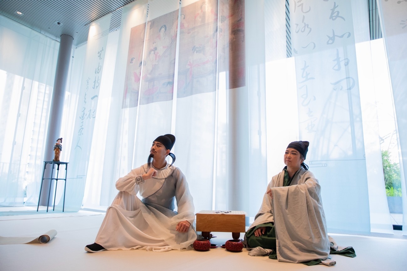 白居易與茶仙盧仝。中國駐大阪旅游辦事處供圖