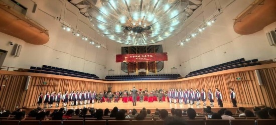 重慶大學(xué)城樹人小學(xué)校管樂團(tuán)參加比賽。
