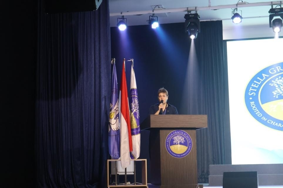 伊莉娜致辭。哈山努丁大學孔子學院供圖